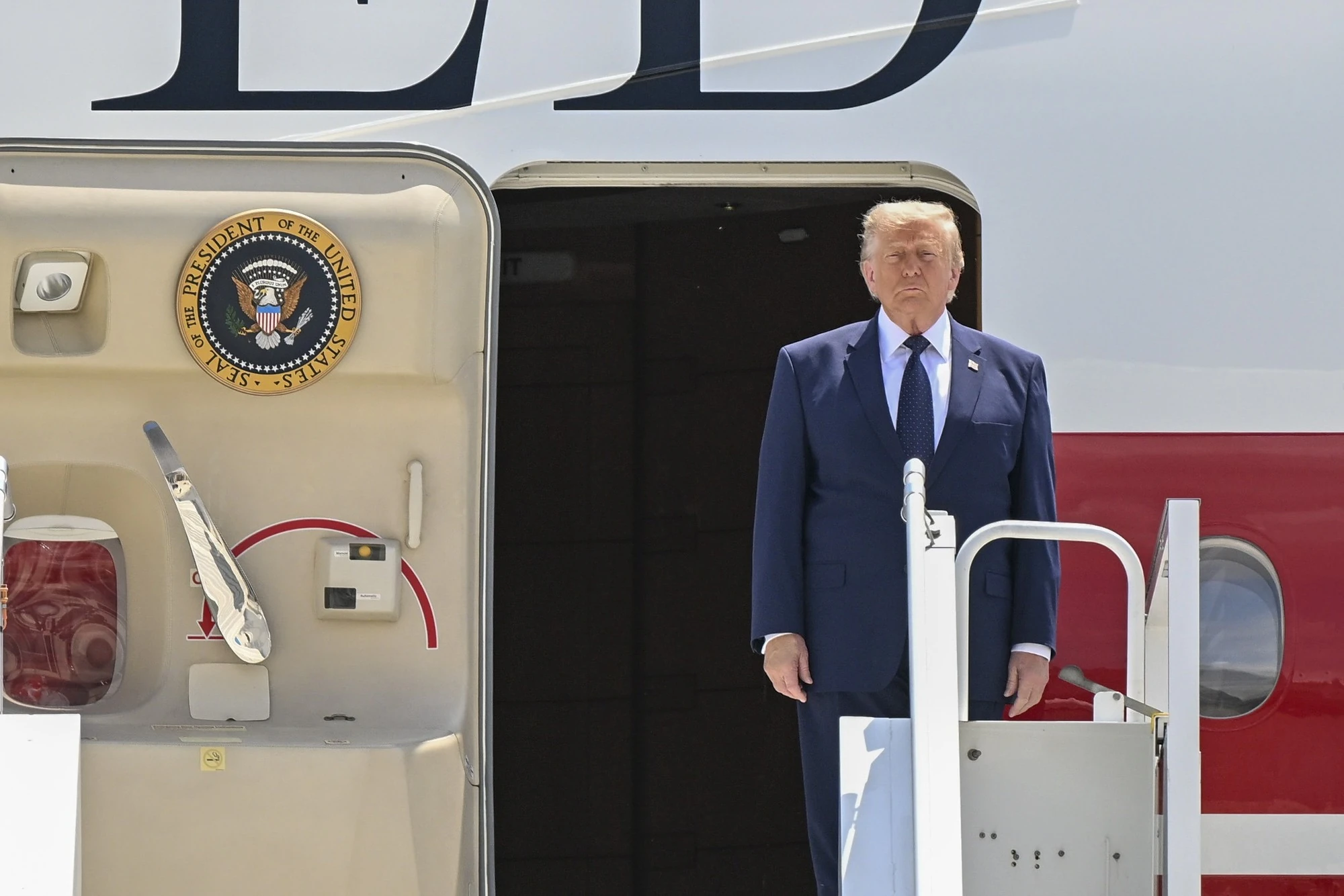 WP: Трамп таємно змінив літак у Анкарі 8 липня через ракетну загрозу Ірану