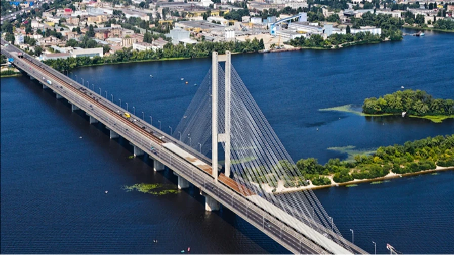Кличко та КМДА повідомили про обмеження руху мостами Києва після нічних ударів 2 жовтня