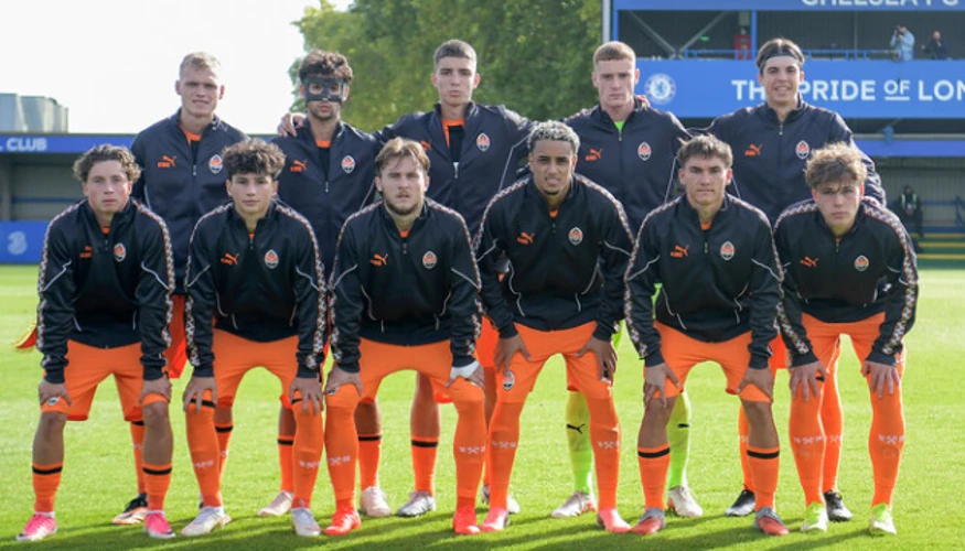 Гравці «Шахтаря» U19 та АЕКу U19 під час матчу Юнацької ліги УЄФА