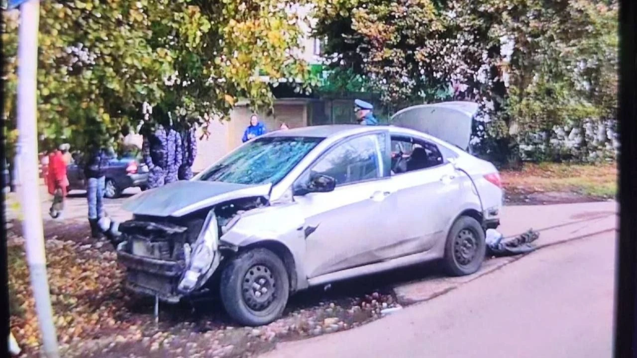 Місце підриву автомобіля в Новомосковську Тульської області